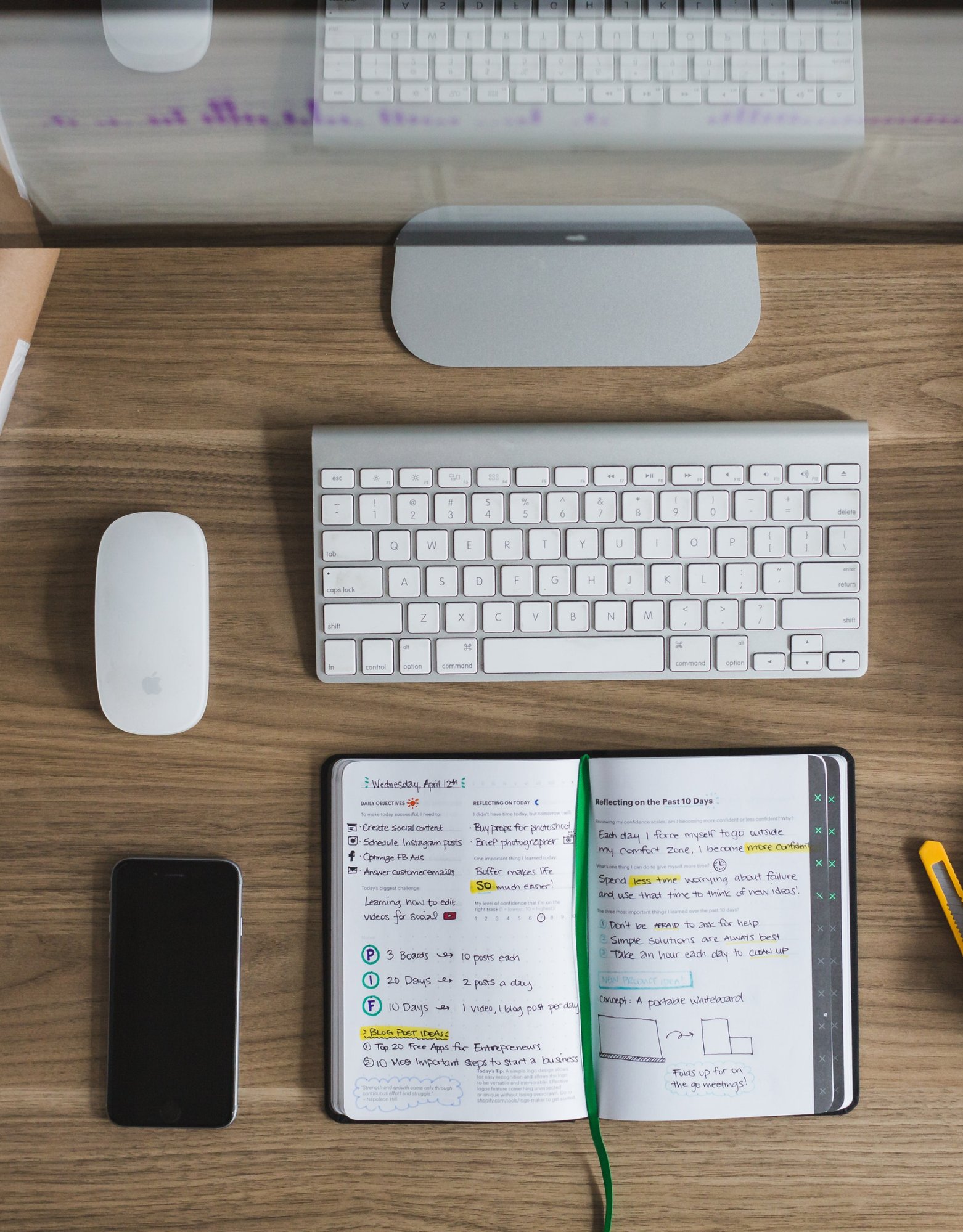 startup-desk-cropped startup-desk-cropped